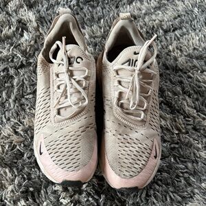 Pink Nike 270 !